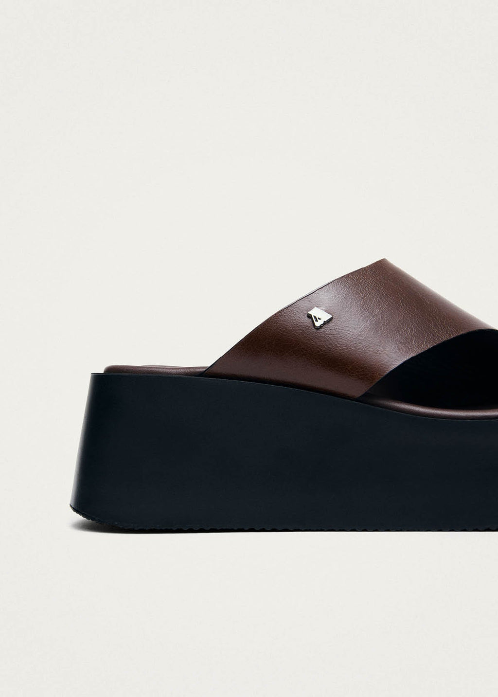 Nova Rift Brown Leather Sandals
